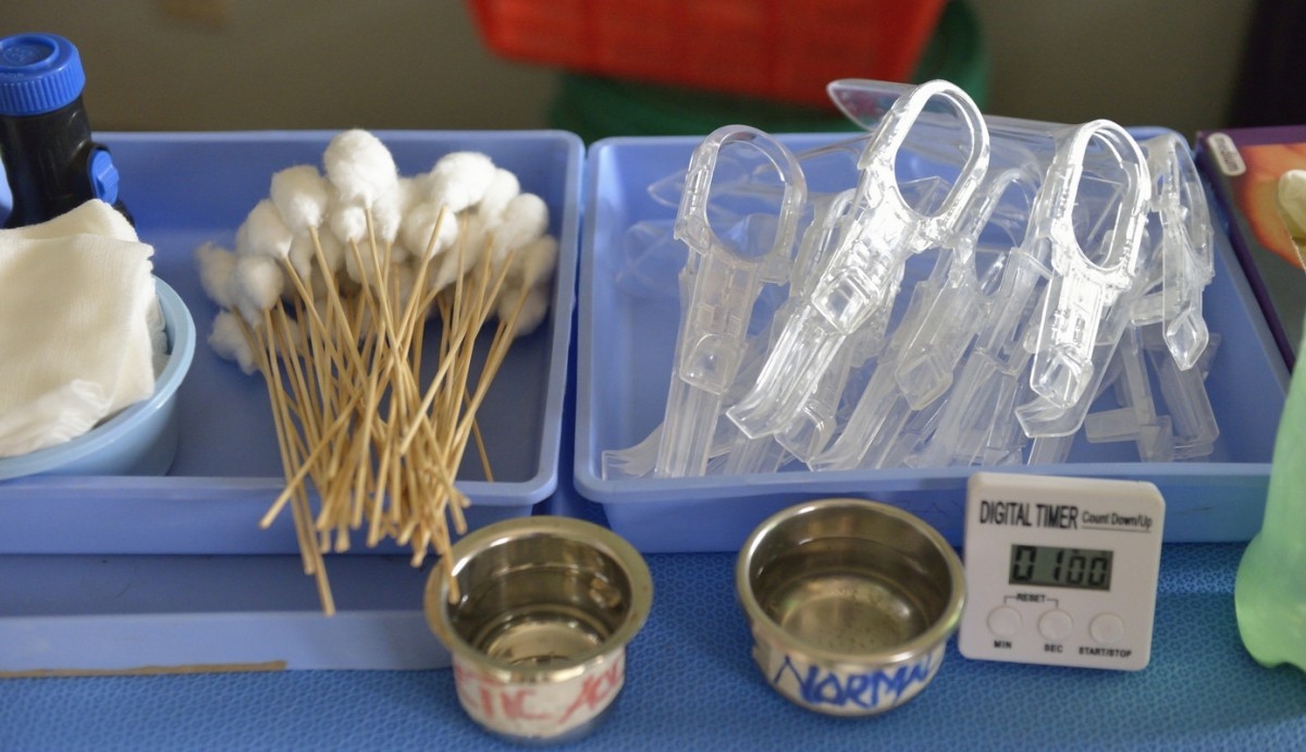Swabs and speculums used in cervical cancer screening
