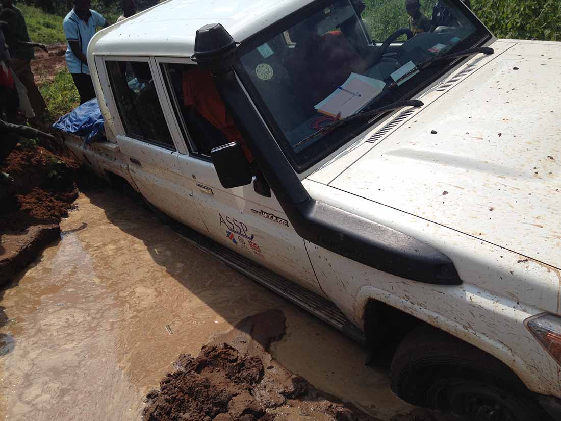 In the Kamuesha Health Zone near Tshikapa, a vehicle loaded with VSAT installation material encounters a common problem: mud. (Photo by Carlos Nyembwe/IMA World Health)